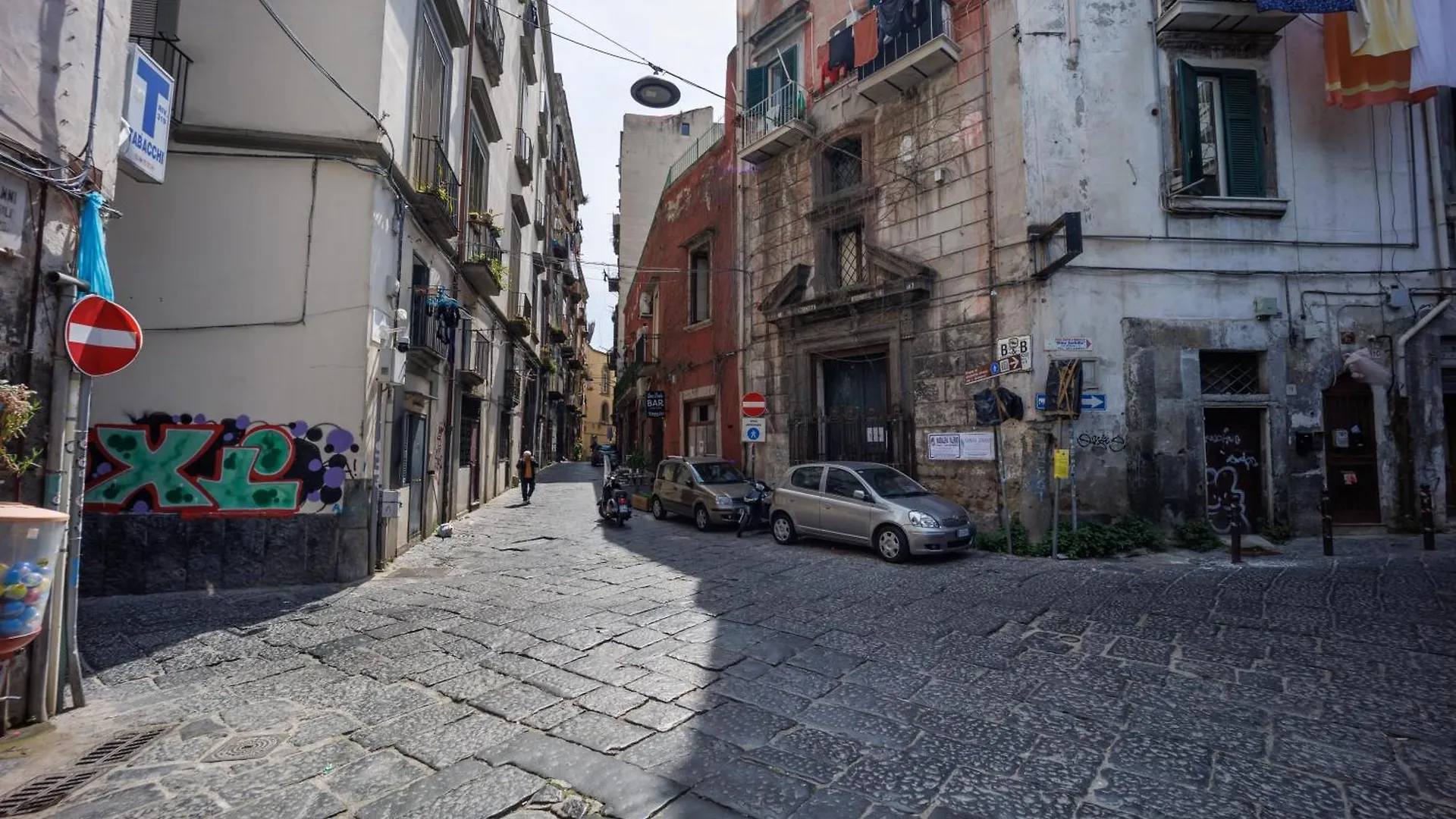 House In Decumani Yellow By Houseinnaples Italy
